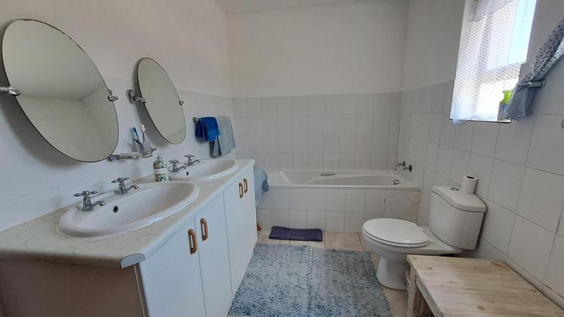 4 Bedroom Property for Sale in Jongensfontein Western Cape